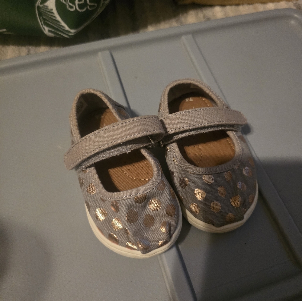 Toms baby shoes